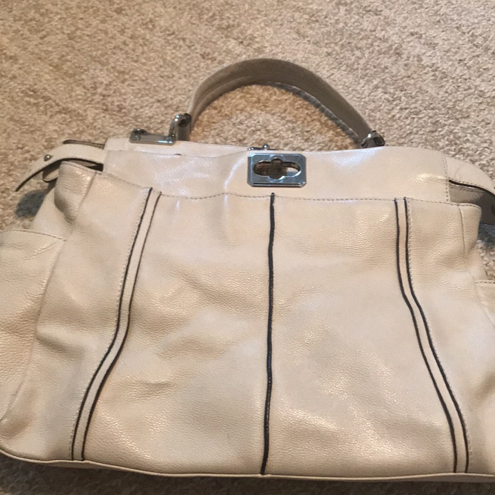 B Makowsky cream leather bag with lots of pockets - Picture 8 of 10